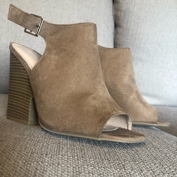 Tan suede wedges size 7 - Picture 2 of 5